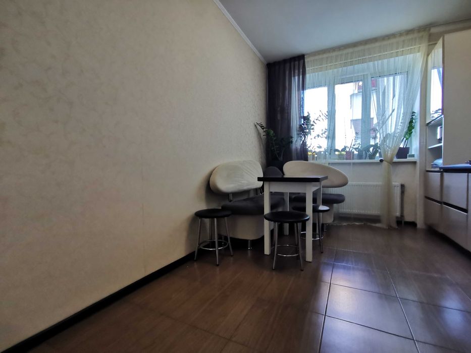 2 кімнатна квартира 67 м² з ремонтом і автономкою RD