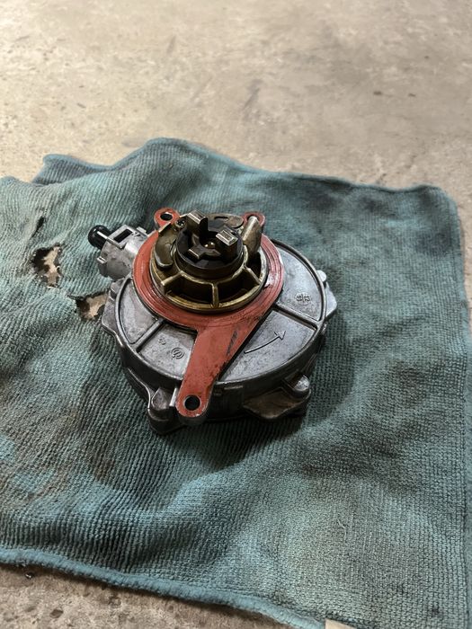 Вакуумний насос audi q7 оригінал б/у