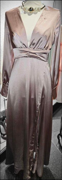 Vestido de gala com mangas bufantes