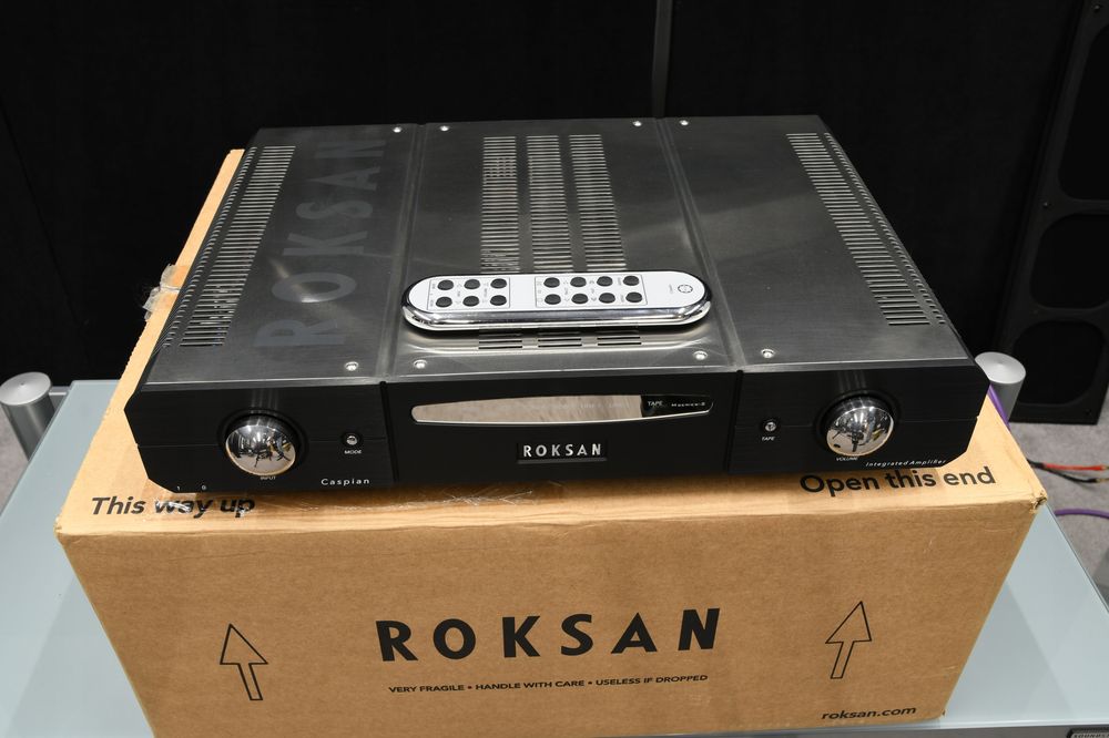 wzmacniacz stereo Stereo Roksan Caspian M2 + pilot w świetnym stanie!