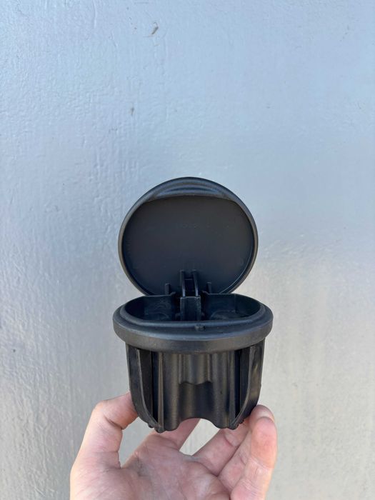 Попільничка Jeep Grand Cherokee 05108051AA, 05108052AA