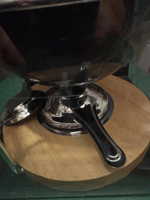 Fondue novo e ainda na caixa