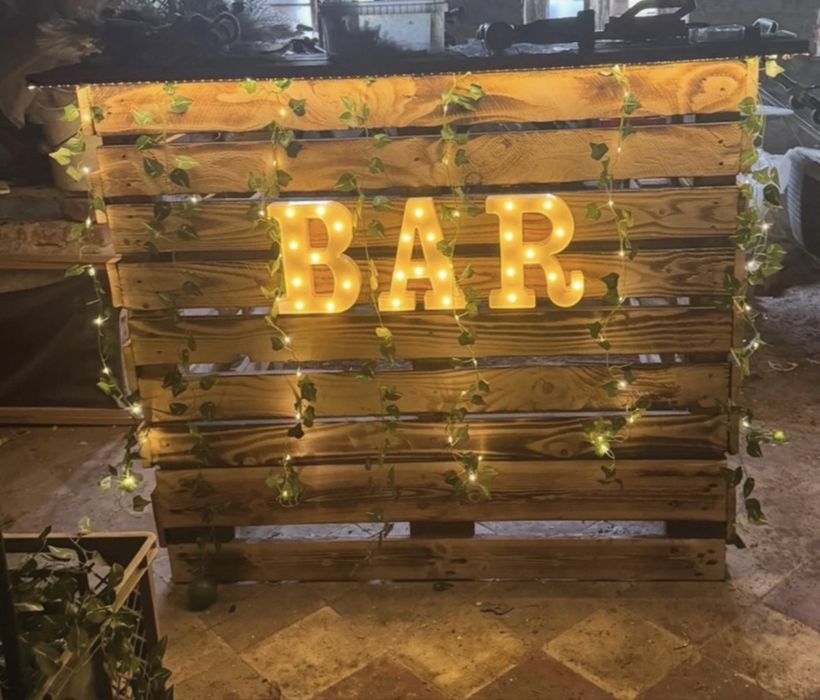 Bar z palet podswietlany idealny na wesele