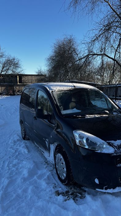 Продам автомобіль Пежо