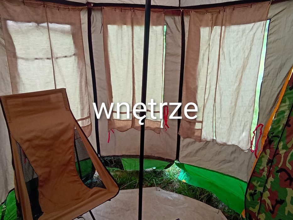 Przystawka-namiot, szybko rozkładająca się z toaletą ,i tunelem do samochodu