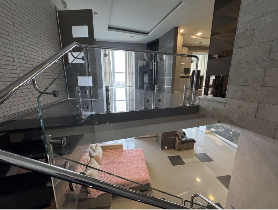 Дворівнева квартира 230 кв.м. Одна на поверху. Панорама парку Софіївка