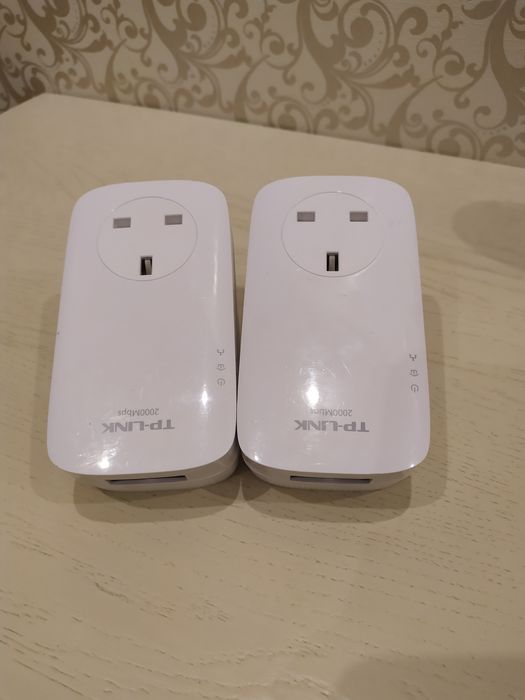 Комплект адаптерів TP-Link AV2000 2-Port Gigabit Passthrough Powerline