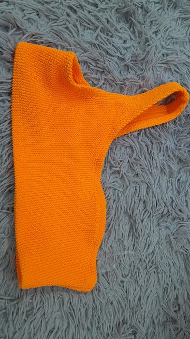Śliczny pomarańczowy neonowy crop top
