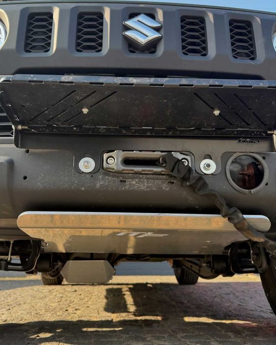 Відкідний тримач номерного знака на клюз лебідки