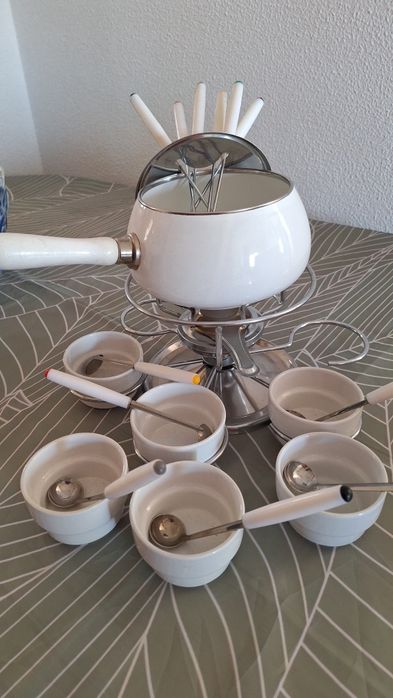 Aparelho / Conjunto de Fondue Completo em Cerâmica e Inox (com Molheiras)".