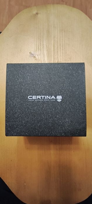 Наручний чоловічій годинник.