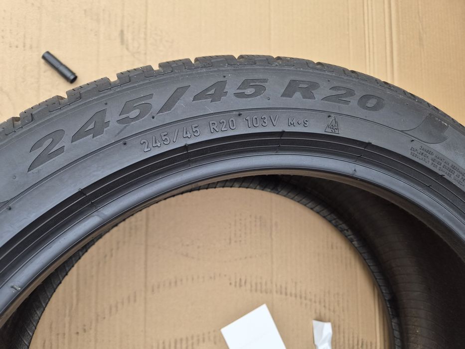 Opony 2 sztuki Pirelli Scorpion Winter  245/45 R20 (2018r)