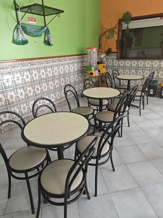 Conjunto de Mesas e Cadeiras para Café