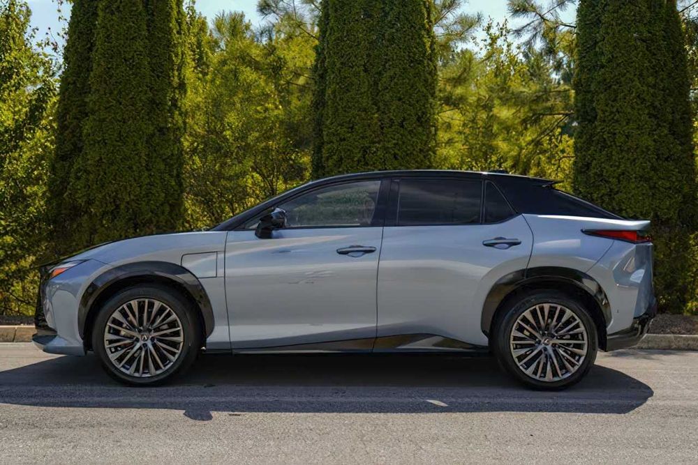 Lexus RZ      2024