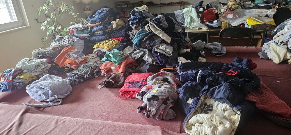 Roupa usada de menino