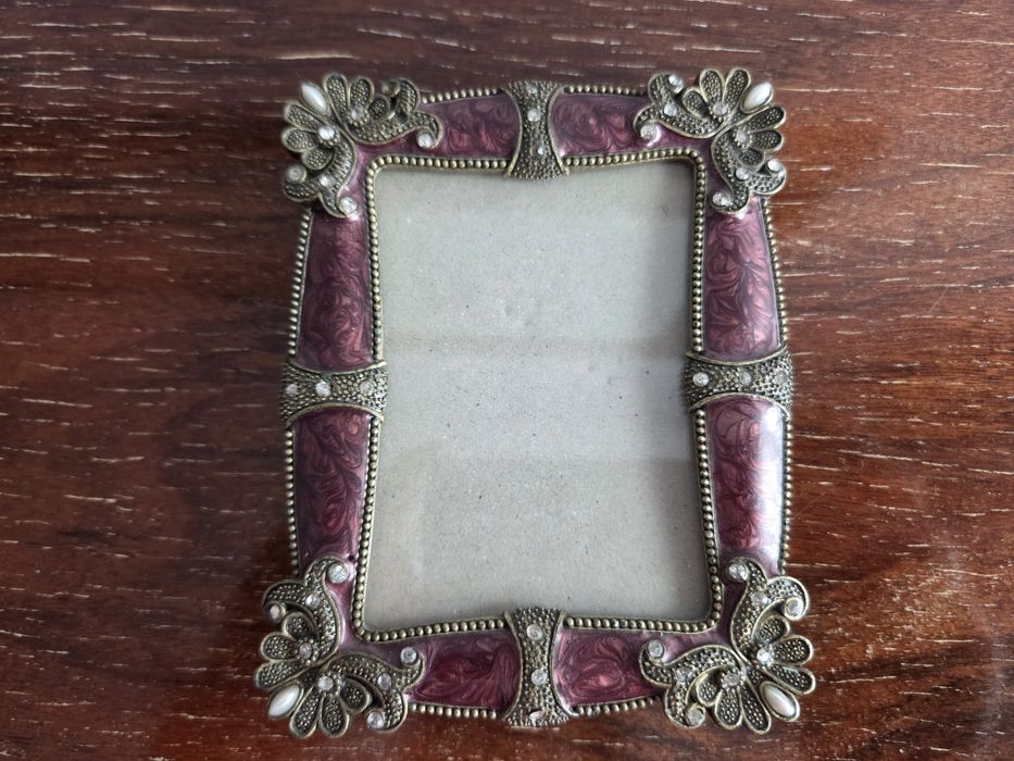 Moldura de mesa vintage em metal