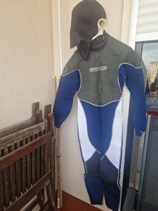 Fato surf e capacete novo