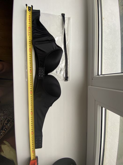 Бюстгалтер без шлейок, трусики стрінги високої посадки