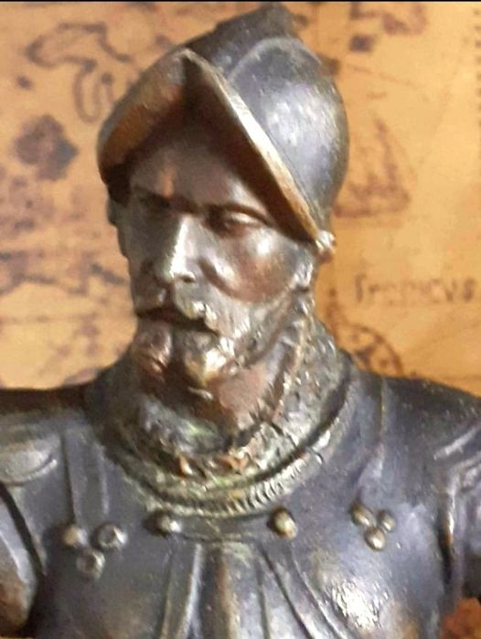 Estatueta Cavaleiro Conquistador Espanhol com alabarda Medieval 30 cm