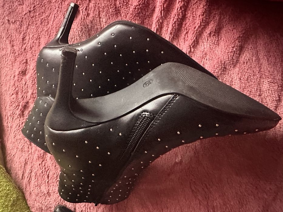 Botas pretas tamanho 35