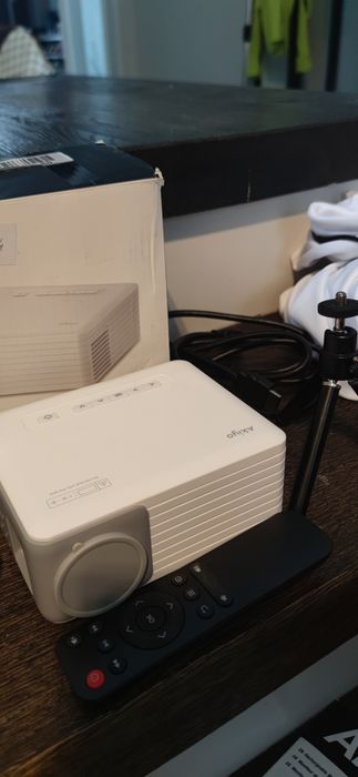 Projektor Akiyo 01 + ekran 254cm + hdmi + pilot + statyw + hdmi/USB C