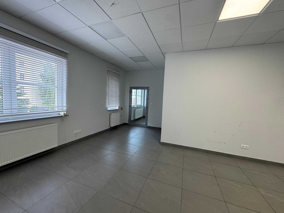 Biura w wysokim standardzie, parking b/o, niskie koszty ogrzewania.