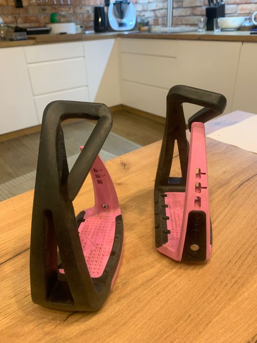 Sprzedam strzemiona junior feejump