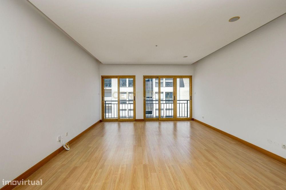 Arrendamento : Fantástico Apartamento T1 com Box (Pré-instalação para