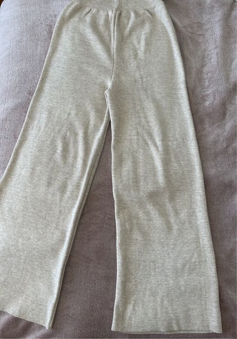 Бежеві трикотажні широкі штани палаццо кльош