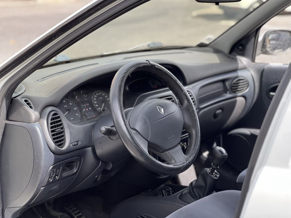 Renault Megane 1.9DCi A/C - 2002 foto 5