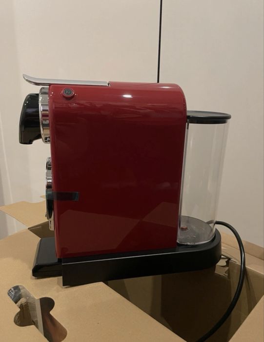 Máquina Nespresso CitiZ C113 - cor cherry
