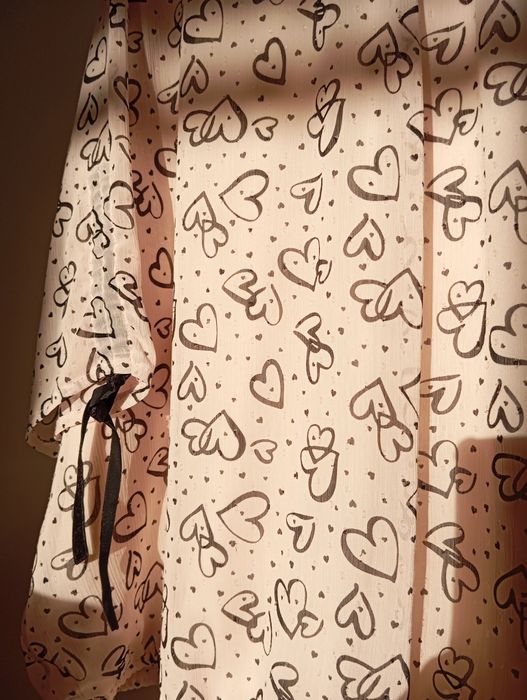 Bluzka bladoróżowa w czarne serduszka CANDA PREMIUM rozm. 52