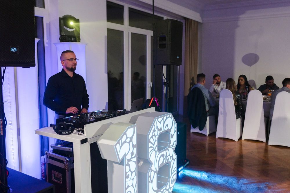 DJ wodzirej na wesele, 18 urodziny, cyfra LED 18