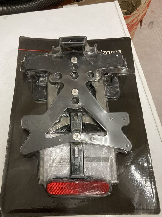 Rizoma - suporte de matricula