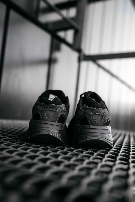 Кросівки Adidas Yeezy Boost 700 V2 Premium Black