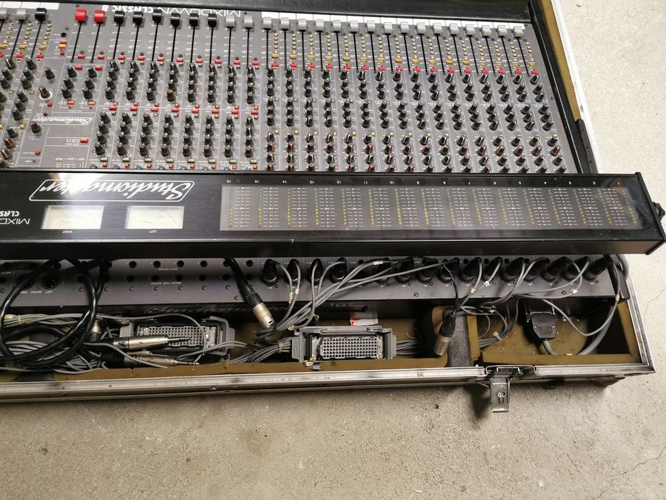 Mesa Studiomaster MIXDOWN Classic 8 (24 canais)