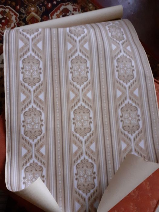 Обои бумажные  остатки