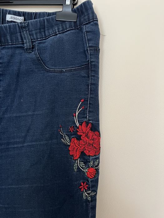 Jeansowe spodnie dżinsy jeansy 44 XXL House z haftem