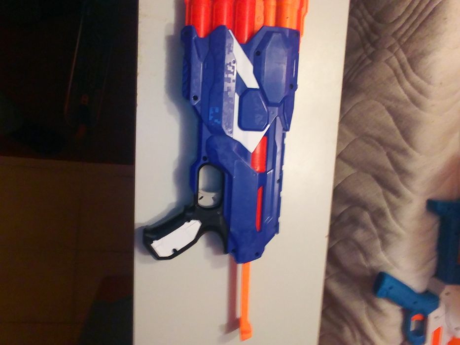 Nerf dual strike 2 w 1 + strzałki