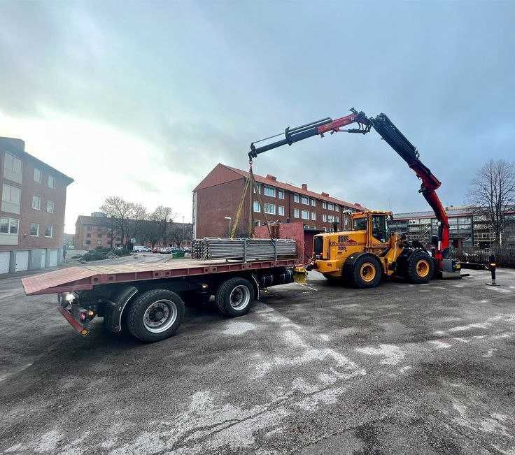 Услуги манипулятора НЕДОРОГО. Погрузка машин краном манипулятором.