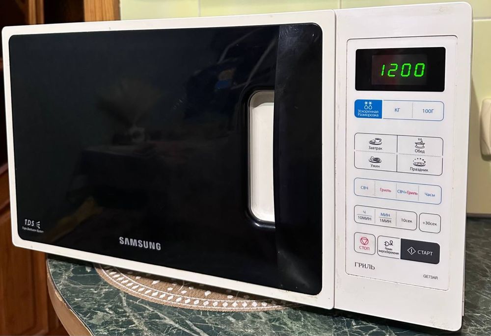 Мікрохвильова піч Samsung, гарний стан.
