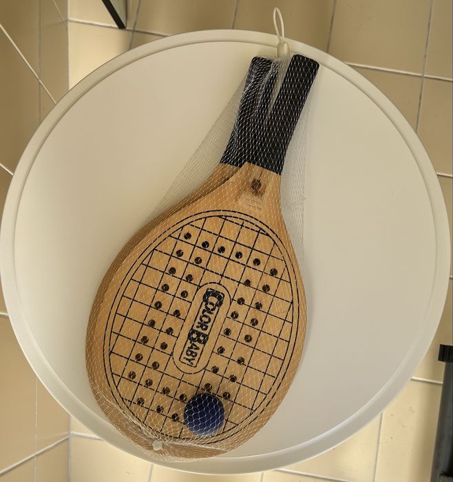 Variado (bola, raquetes, cordas de saltar)