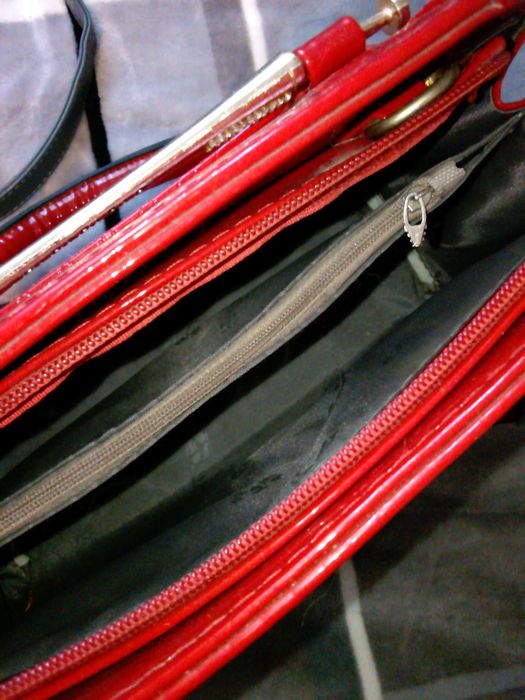 Продам женские сумочки, цена за две