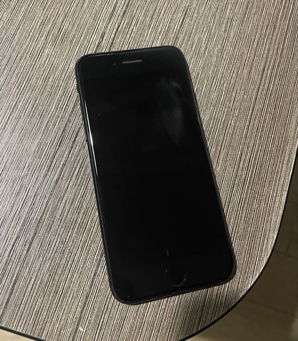 Apple iphone se 2020 64gb гарний стан