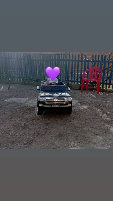 Електромобіль дитячій