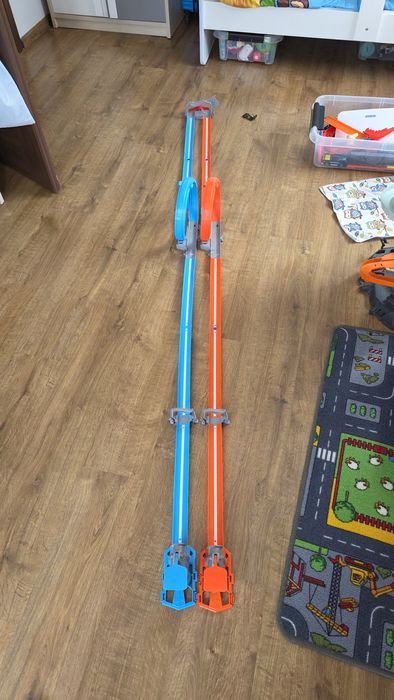 Tor wyścigowy hot wheels  z dwoma pętlami plus dwa autka
