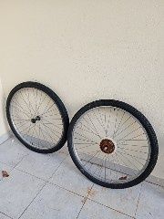 Estou vendo Pneus de bicicleta