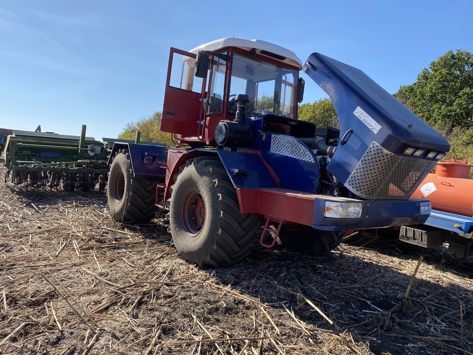 Трактор К700 з двигуном ДАФ460 на новій гумі, вартий уваги.