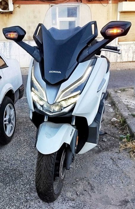 Honda Forza 300.