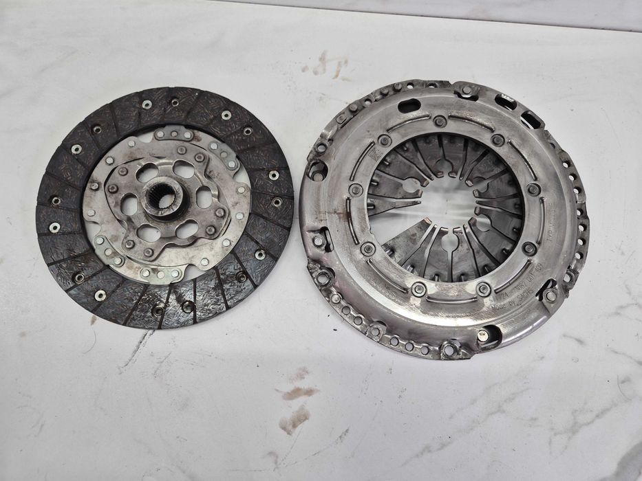 vw touran golf v altea audi a3 8p 1.9 TDI zestaw sprzęgła sprzęgło tarcza docisk sachs